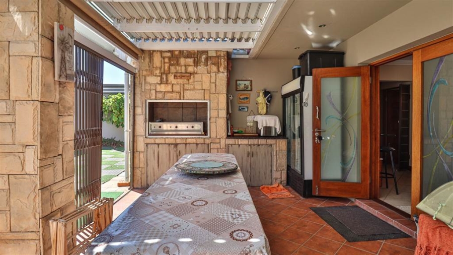 6 Bedroom Property for Sale in Tergniet Western Cape